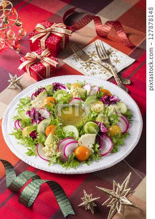 羅馬花椰菜花環沙拉 127878148