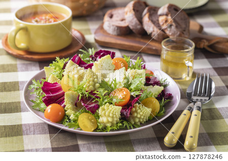 Romanesco and cherry tomato salad Romanesco and cherry tomato salad 127878246
