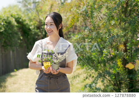 Women with plant seedlings 127878880