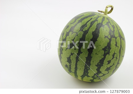 條紋西瓜,帶來涼爽的水果 條紋西瓜,帶來涼爽的水果 127879003