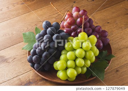 Grape 127879049