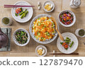 每日一餐：鮭魚和鮭魚籽散壽司 127879470