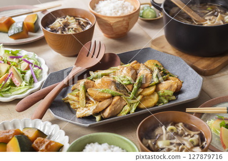 promptly-fried salmon 127879716