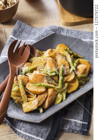 promptly-fried salmon 127879722