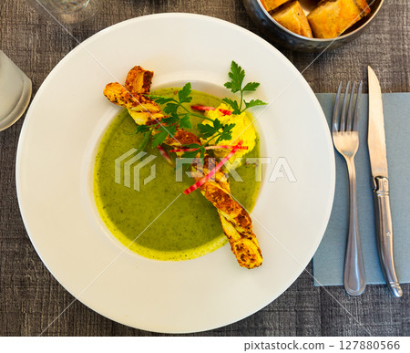 Top view of zucchini cream soup 127880566