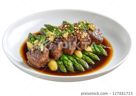 Delicious Pan-Seared Wagyu Beef Cubes with Black Pepper Sauce on Crisp Asparagus Spears 127881723