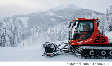 冬季滑雪場維護 127882195