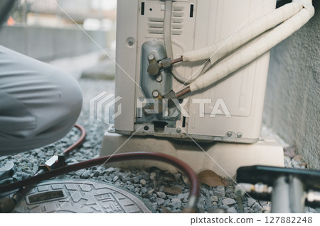 Air conditioner outdoor unit and air conditioner contractor 127882248