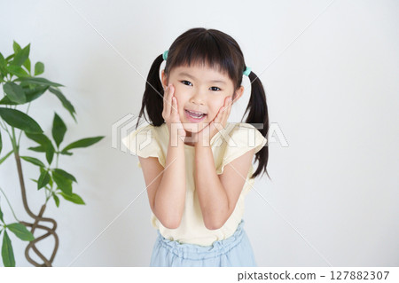 Children of summer clothing 127882307