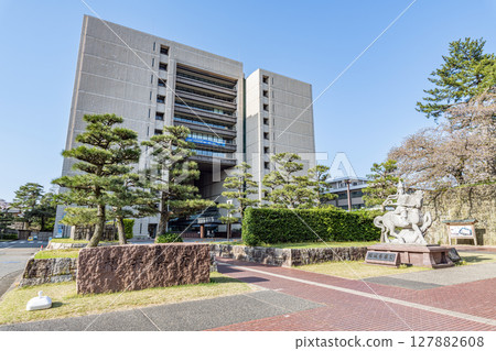 福井縣福井市：晴天的福井縣廳 127882608