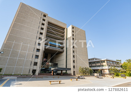 福井縣福井市:晴天的福井縣廳 福井縣福井市:晴天的福井縣廳 127882611