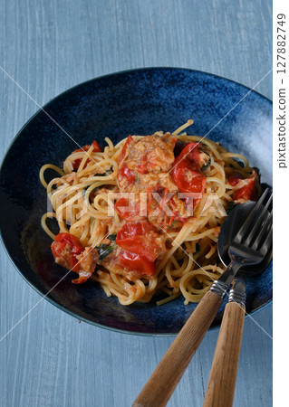 Tuna and cherry tomato pasta Tuna and cherry tomato pasta 127882749