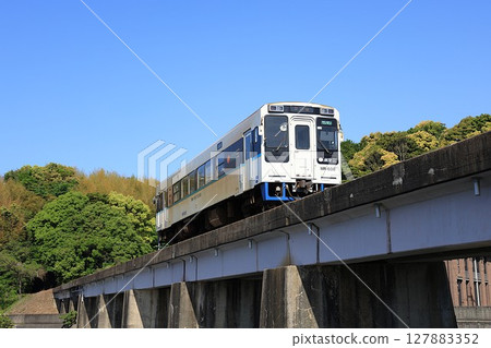 [Matsuura Railway] MR-600 series (Nishikyushu Line: Ainoura-Daigaku) 127883352