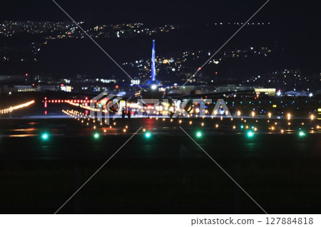 Take-off and landing at Osaka International Airport (Itami Airport) Take-off and landing at Osaka International Airport (Itami Airport) 127884818