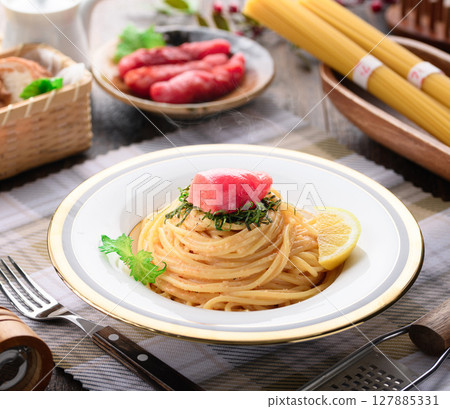 Luxurious cod roe pasta and colorful mentaiko presentation - Japanese and Western cuisine, stylish lunch 127885331