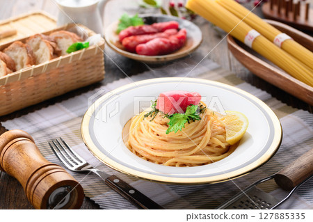 Luxurious cod roe pasta and colorful mentaiko presentation - Japanese and Western cuisine, stylish lunch 127885335