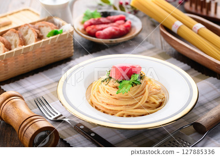 Luxurious cod roe pasta and colorful mentaiko presentation - Japanese and Western cuisine, stylish lunch 127885336