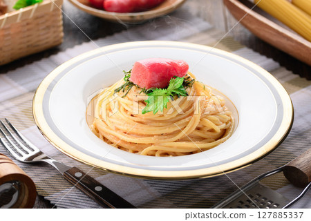 Luxurious cod roe pasta and colorful mentaiko presentation - Japanese and Western cuisine, stylish lunch 127885337