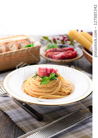 Luxurious cod roe pasta and colorful mentaiko presentation - Japanese and Western cuisine, stylish lunch 127885342