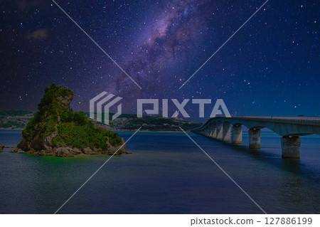 從古宇利島看到的古宇利大橋 從古宇利島看到的古宇利大橋 127886199