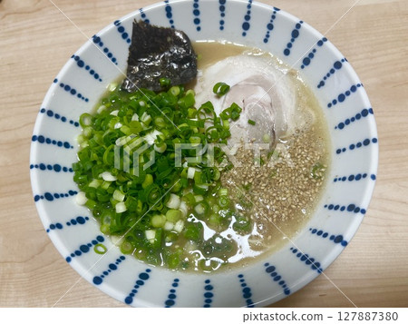 Tonkotsu ramen 127887380