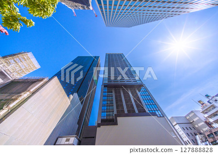 日本東京城市景觀，包括世界塔住宅和世界貿易中心大廈南塔（左） 127888828