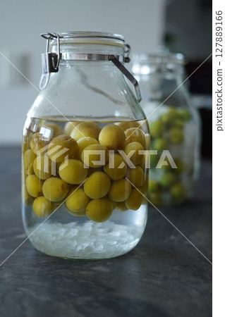 Make your own plum wine 127889166