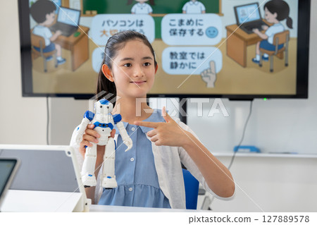 ICT classes for elementary school students 127889578