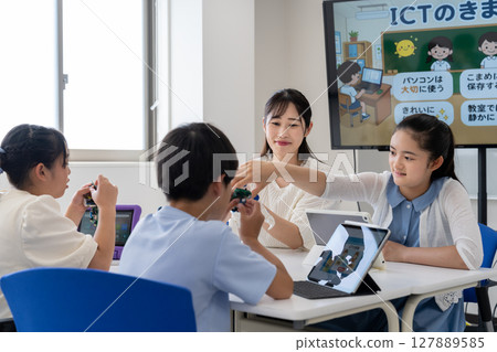 ICT classes for elementary school students ICT classes for elementary school students 127889585