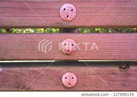 A clasp that looks like a dumb face A clasp that looks like a dumb face 127890138