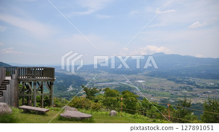 從宮崎縣蝦野市矢岳高原眺望的霧島山脈 127891051