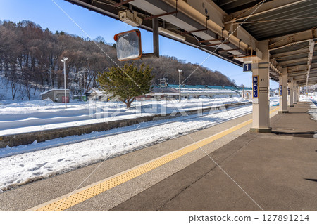 Abashiri Station platform in winter, Abashiri City, Hokkaido 127891214