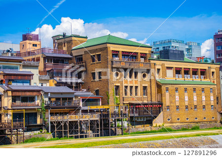 【京都風光】鴨川與先鬥町的寧靜景色 【京都風光】鴨川與先鬥町的寧靜景色 127891296