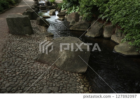 小岩石街景 127892097