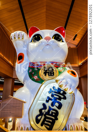 Giant Maneki Neko Otafuku 127892201