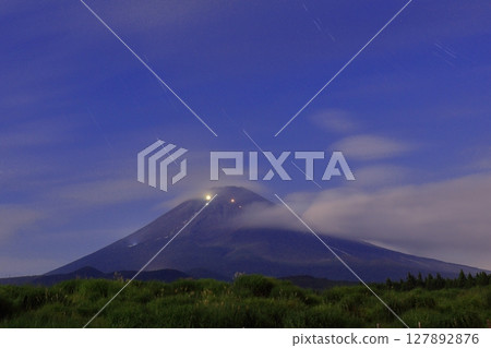 從東部訓練場看到的夏季夜間登山 127892876