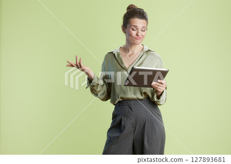 Tablet Doubts: Questioning Tech Information Tablet Doubts: Questioning Tech Information 127893681