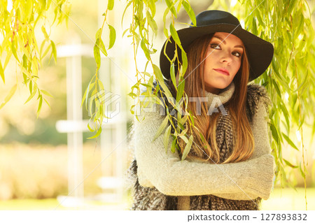 Attractive girl warm herself Attractive girl warm herself 127893832