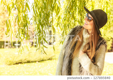 Adorable woman in sunglasses Adorable woman in sunglasses 127893840