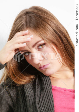 Astonishing woman catch on contemplating Astonishing woman catch on contemplating 127893887