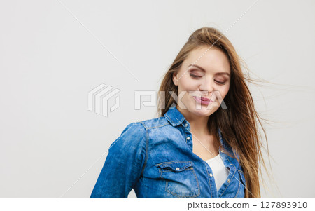 Happy smiling woman wearing jeans 127893910
