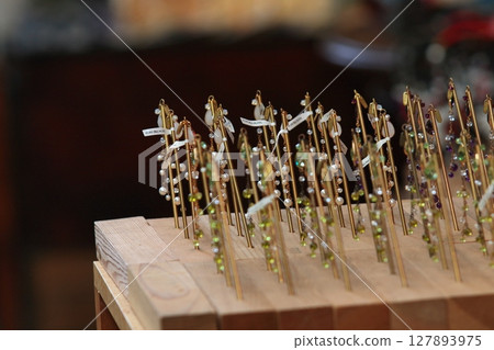 Stylish hairpin 127893975