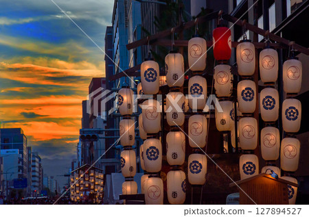 祗園祭夜山：燈籠下的夜景 127894527