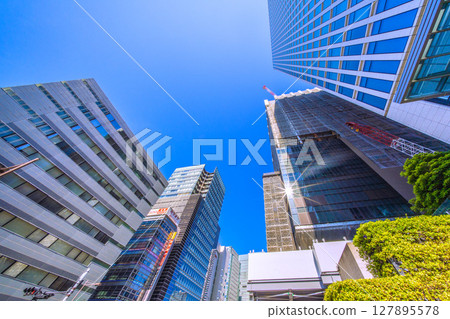 日本東京城市景觀-濱松町車站重建。新世界貿易中心大樓和航站的建設等。 日本東京城市景觀-濱松町車站重建。新世界貿易中心大樓和航站的建設等。 127895578