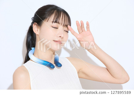 Portrait of a young woman taking measures against the heat 127895589