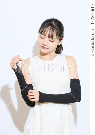 Portrait of a young woman taking measures against the heat 127895619