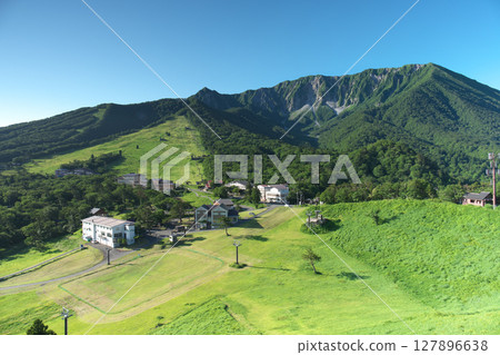 從禦圓山野狼台眺望鳥取國立公園大山及其北面 127896638