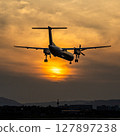 黃昏的飛機 127897238