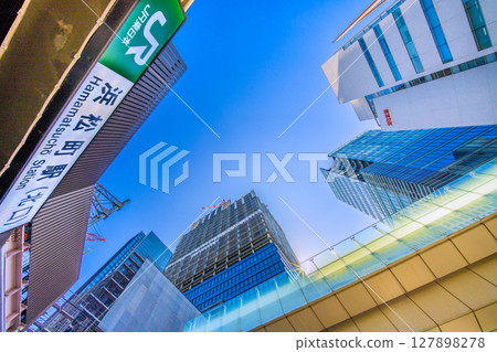 日本東京城市景觀。濱松町站重建。世界貿易中心大樓新主樓及航廈建設中。 日本東京城市景觀。濱松町站重建。世界貿易中心大樓新主樓及航廈建設中。 127898278