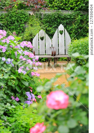 Yokohama English Garden: Hydrangeas and benches 127898404